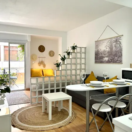 2 Min Dalla Loft Terrazza Casa Gialla Lägenhet